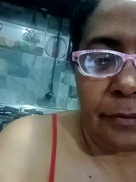 Snapshot of sexymomsn chatting on 06-03-26, 12:24 sexymomsn online show from 06-03-26, 12:24
