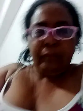 Snapshot of sexymomsn chatting on 06-12-26, 12:37 sexymomsn online show from 06-12-26, 12:37