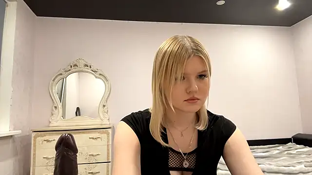 Snapshot of SweettAnny chatting on 03-28-26, 05:56 SweettAnny online show from 03-28-26, 05:56