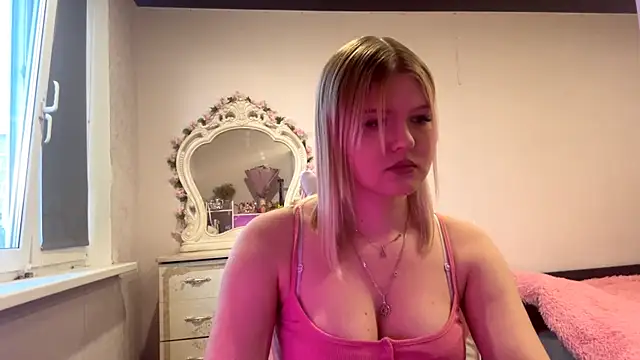 Snapshot of SweettAnny chatting on 05-15-26, 05:09 SweettAnny online show from 05-15-26, 05:09