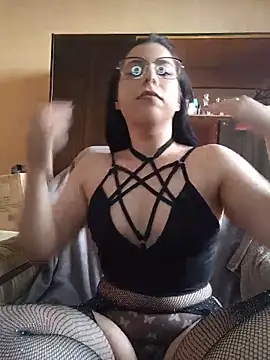 Snapshot of Rue_the_witch6 chatting on 05-25-26, 02:45 Rue the witch6 online show from 05-25-26, 02:45
