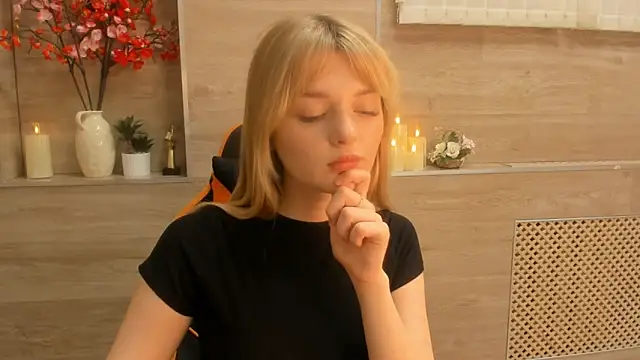 Snapshot of LoonelyTunes chatting on 03-31-26, 11:43 LoonelyTunes online show from 03-31-26, 11:43