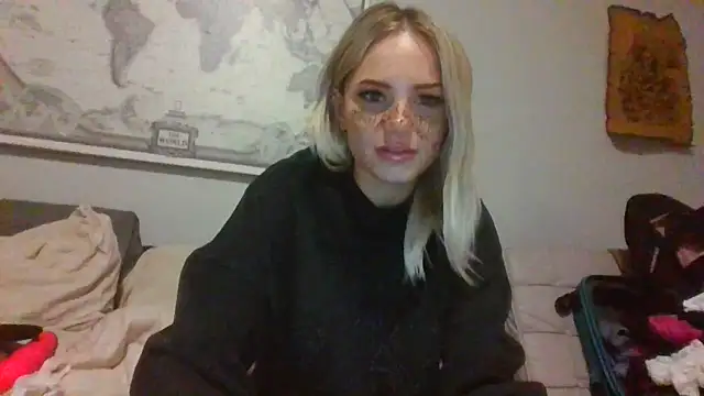 Snapshot of Britneycherry chatting on 07-01-26, 03:30 Britneycherry online show from 07-01-26, 03:30