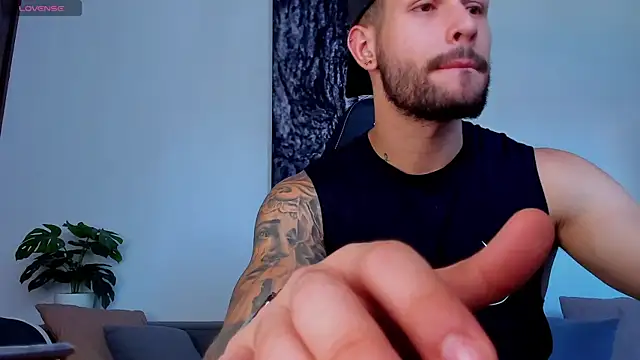 Snapshot of Santos_ramirez1 chatting on 06-11-26, 03:32 Santos ramirez1 online show from 06-11-26, 03:32