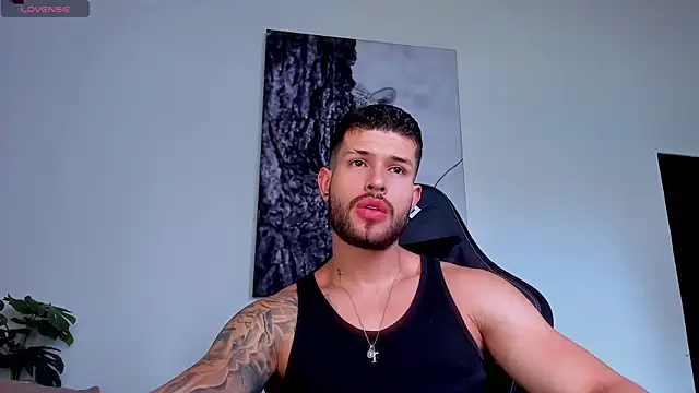 Snapshot of Santos_ramirez1 chatting on 06-13-26, 02:04 Santos ramirez1 online show from 06-13-26, 02:04