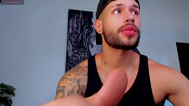 Snapshot of Santos_ramirez1 chatting on 06-14-26, 03:03 Santos ramirez1 online show from 06-14-26, 03:03