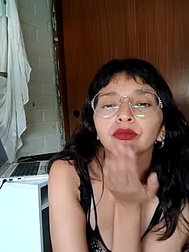 Snapshot of LisaMargo chatting on 04-17-26, 03:37 LisaMargo online show from 04-17-26, 03:37