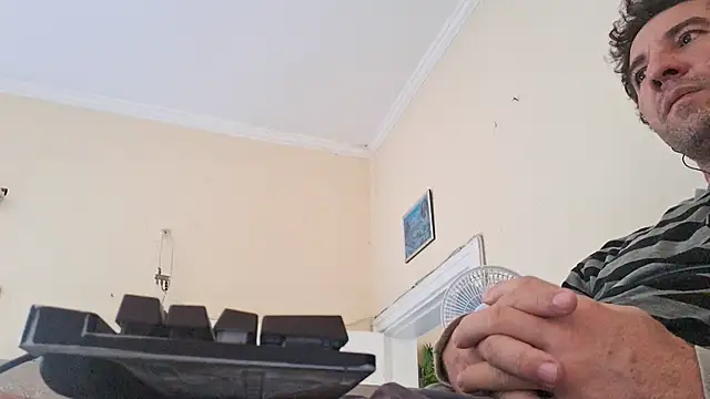 Sueliton2 online show from 04-12-26, 05:40