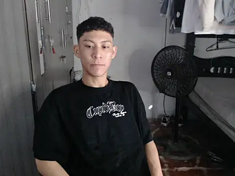 Snapshot of mastercum28 chatting on 05-18-26, 02:01 mastercum28 online show from 05-18-26, 02:01