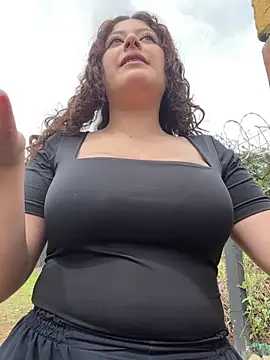 Snapshot of Amber_rosse_outdoors chatting on 03-27-26, 07:13 Amber rosse outdoors online show from 03-27-26, 07:13