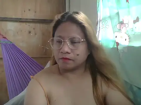 Snapshot of PinayChristine chatting on 06-02-26, 02:02 PinayChristine online show from 06-02-26, 02:02