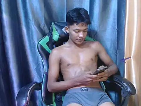 Snapshot of pinoy_lowey18 chatting on 05-04-26, 03:02 pinoy lowey18 online show from 05-04-26, 03:02