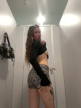 Snapshot of SaintSquirt chatting on 05-13-26, 11:07 SaintSquirt online show from 05-13-26, 11:07