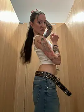 Snapshot of SaintSquirt chatting on 06-17-26, 10:39 SaintSquirt online show from 06-17-26, 10:39