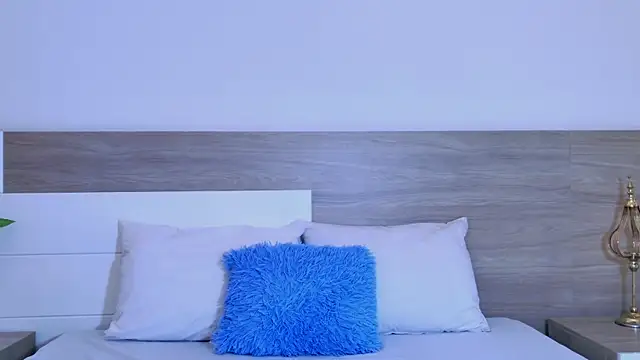 Elodie Laurent online show from 03-25-26, 12:22