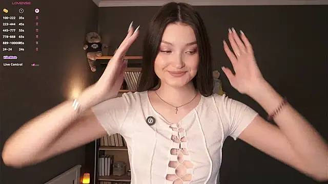 Snapshot of GussieGoold chatting on 04-16-26, 11:44 GussieGoold online show from 04-16-26, 11:44