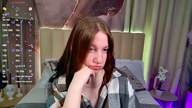 Elisabeth Binder online show from 06-15-26, 04:47
