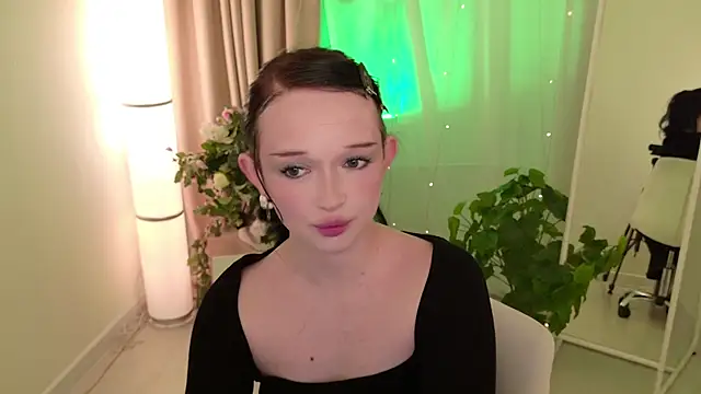 Flora Ray online show from 04-01-26, 12:50