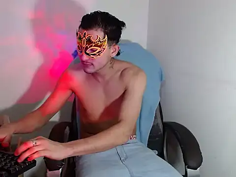 SexyboyHot2000 online show from 05-06-26, 03:24