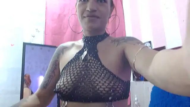 Snapshot of veronicaqueenxxx chatting on 05-20-26, 03:56 veronicaqueenxxx online show from 05-20-26, 03:56