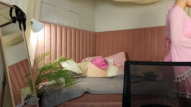 emma chaser online show from 04-22-26, 01:30