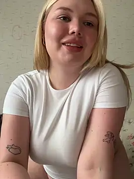 Snapshot of cutiejuliee chatting on 06-29-26, 01:22 cutiejuliee online show from 06-29-26, 01:22