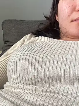 Snapshot of Molly242424- chatting on 03-25-26, 01:17 Molly242424- online show from 03-25-26, 01:17