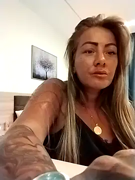 Snapshot of Exotic_ParisX chatting on 03-26-26, 05:51 Exotic ParisX online show from 03-26-26, 05:51