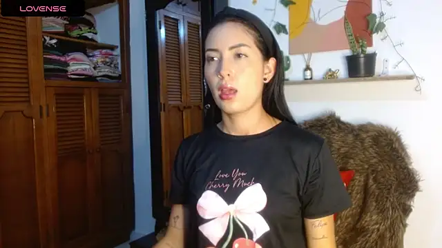 Snapshot of ivanna_dl chatting on 05-17-26, 01:03 ivanna dl online show from 05-17-26, 01:03