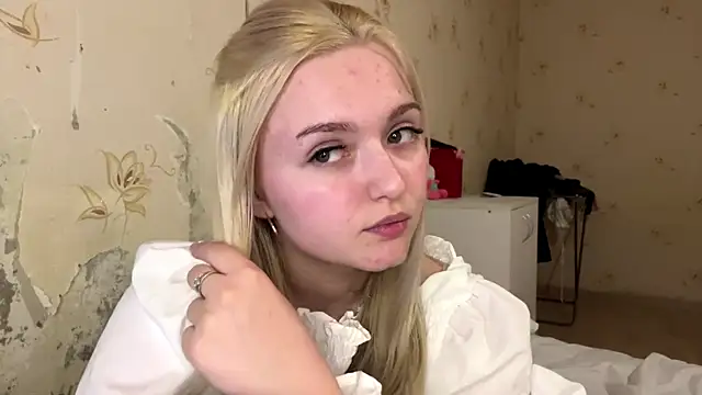 Snapshot of Sophia_Blonde chatting on 04-02-26, 05:32 Sophia Blonde online show from 04-02-26, 05:32