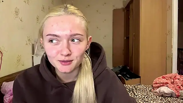 Snapshot of Sophia_Blonde chatting on 04-10-26, 03:17 Sophia Blonde online show from 04-10-26, 03:17