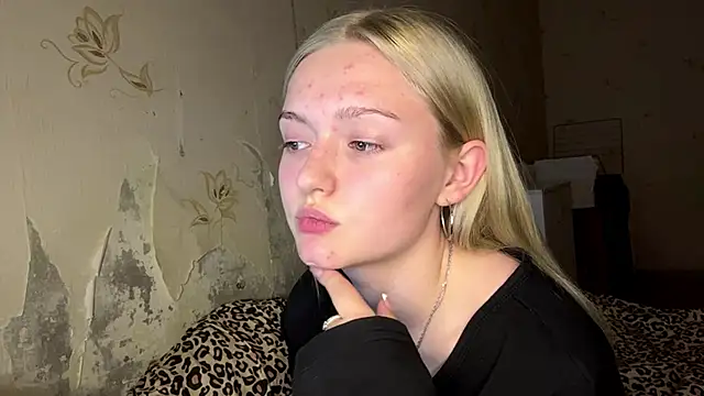 Snapshot of Sophia_Blonde chatting on 04-15-26, 03:41 Sophia Blonde online show from 04-15-26, 03:41