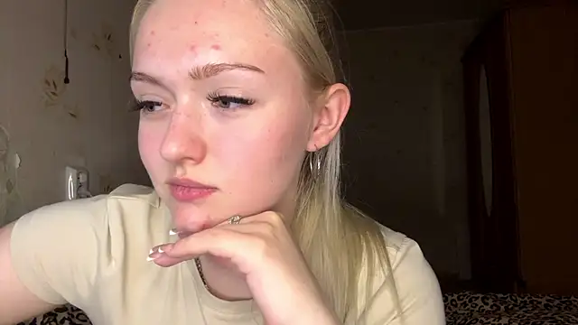 Snapshot of Sophia_Blonde chatting on 04-20-26, 03:26 Sophia Blonde online show from 04-20-26, 03:26