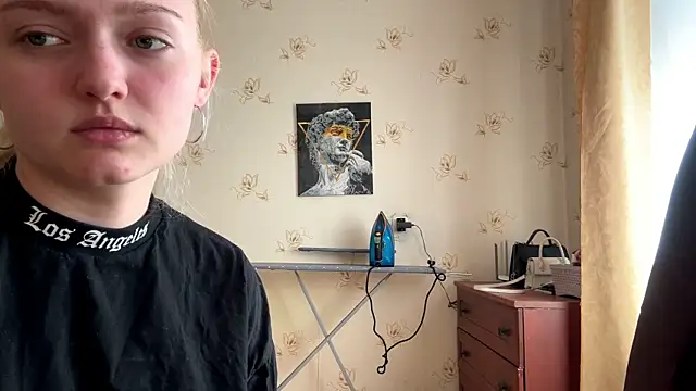 Snapshot of Sophia_Blonde chatting on 04-21-26, 11:49 Sophia Blonde online show from 04-21-26, 11:49