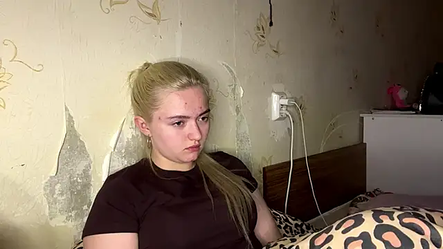 Snapshot of Sophia_Blonde chatting on 04-24-26, 01:19 Sophia Blonde online show from 04-24-26, 01:19