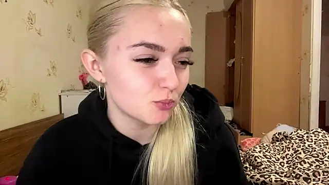 Snapshot of Sophia_Blonde chatting on 04-24-26, 04:42 Sophia Blonde online show from 04-24-26, 04:42