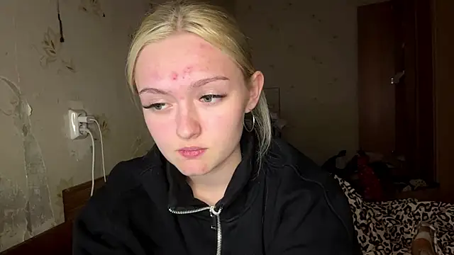 Snapshot of Sophia_Blonde chatting on 04-28-26, 03:39 Sophia Blonde online show from 04-28-26, 03:39
