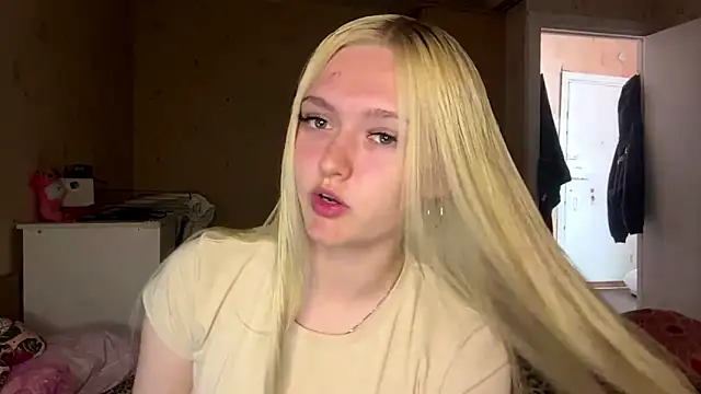 Snapshot of Sophia_Blonde chatting on 05-12-26, 04:26 Sophia Blonde online show from 05-12-26, 04:26
