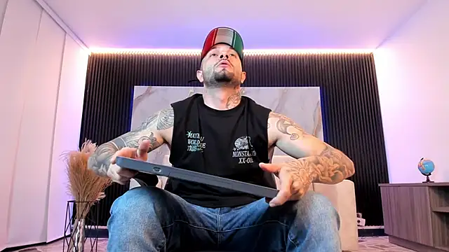 Snapshot of NICK_OWEEN26 chatting on 03-25-26, 11:33 NICK OWEEN26 online show from 03-25-26, 11:33