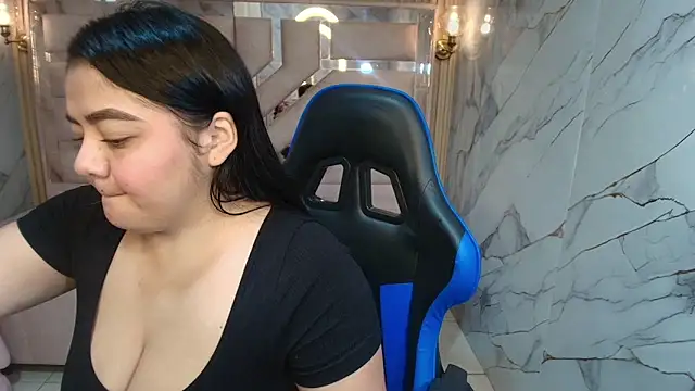 Snapshot of luna__r_ chatting on 04-02-26, 03:04 luna r online show from 04-02-26, 03:04