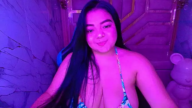 Snapshot of luna__r_ chatting on 04-23-26, 03:19 luna r online show from 04-23-26, 03:19