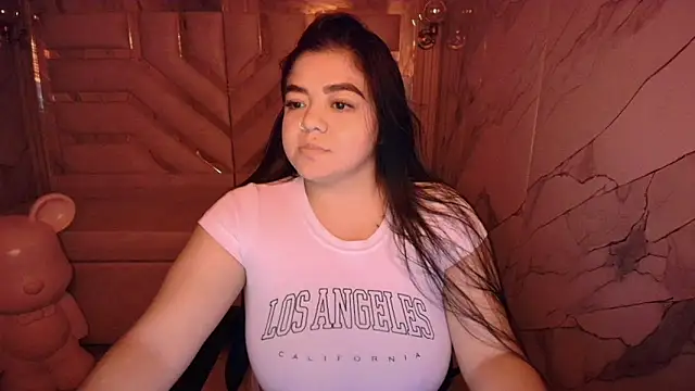 Snapshot of luna__r_ chatting on 04-25-26, 03:09 luna r online show from 04-25-26, 03:09