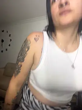 Snapshot of kimberly_peter chatting on 05-21-26, 02:18 kimberly peter online show from 05-21-26, 02:18