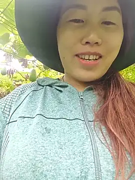 Snapshot of he-se-kin chatting on 06-18-26, 03:29 he-se-kin online show from 06-18-26, 03:29