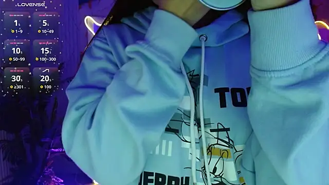 Tiiana tay online show from 04-27-26, 03:04
