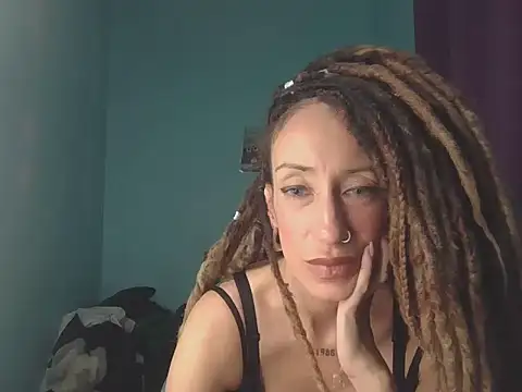 Natalialucia online show from 04-21-26, 11:18