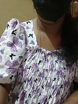 Snapshot of Latha_lovely chatting on 05-19-26, 03:51 Latha lovely online show from 05-19-26, 03:51