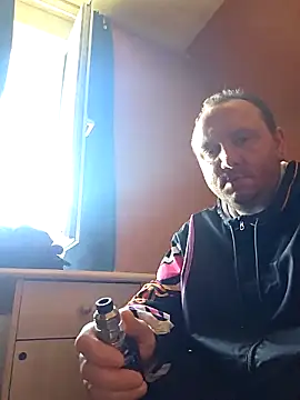 Snapshot of Ylidd chatting on 03-26-26, 01:28 Ylidd online show from 03-26-26, 01:28