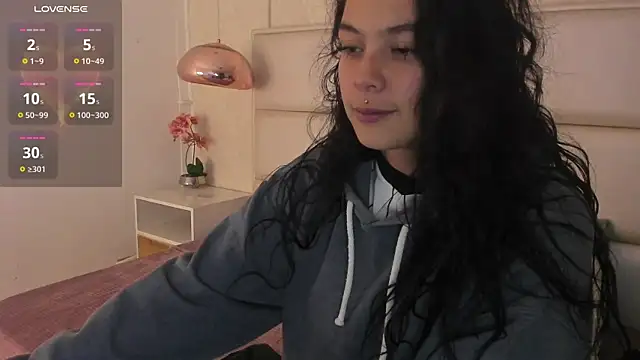 Snapshot of Kikii_1 chatting on 06-06-26, 04:50 Kikii 1 online show from 06-06-26, 04:50