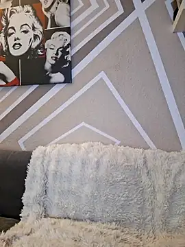 Snapshot of SlimBellaOfficial chatting on 03-31-26, 07:03 SlimBellaOfficial online show from 03-31-26, 07:03